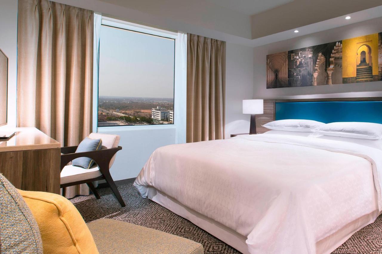 Sheraton Hyderabad Hotel Kültér fotó